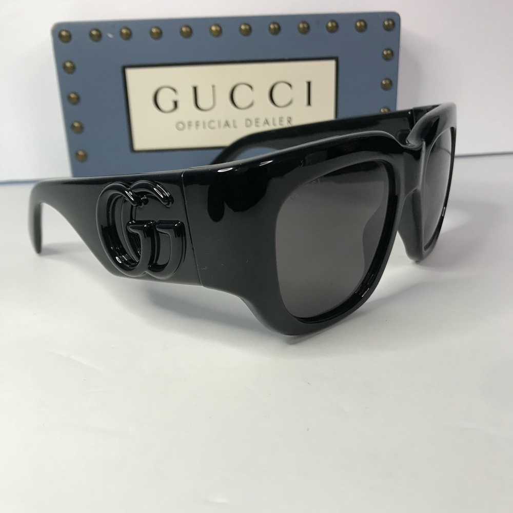 New- 100% Authentic Gucci Grey Square Ladies Sunglasses GG1545S 001